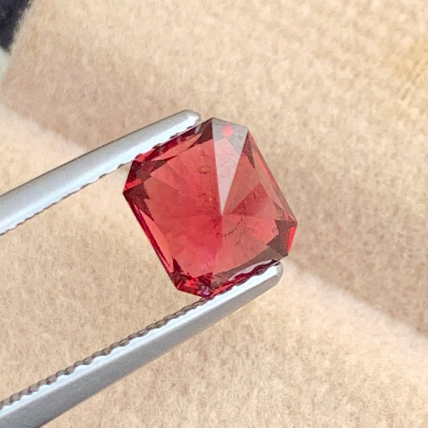 luxury rhodolite garnet gemstone high brilliance close view
fine quality garnet gemstone scissor cut detail