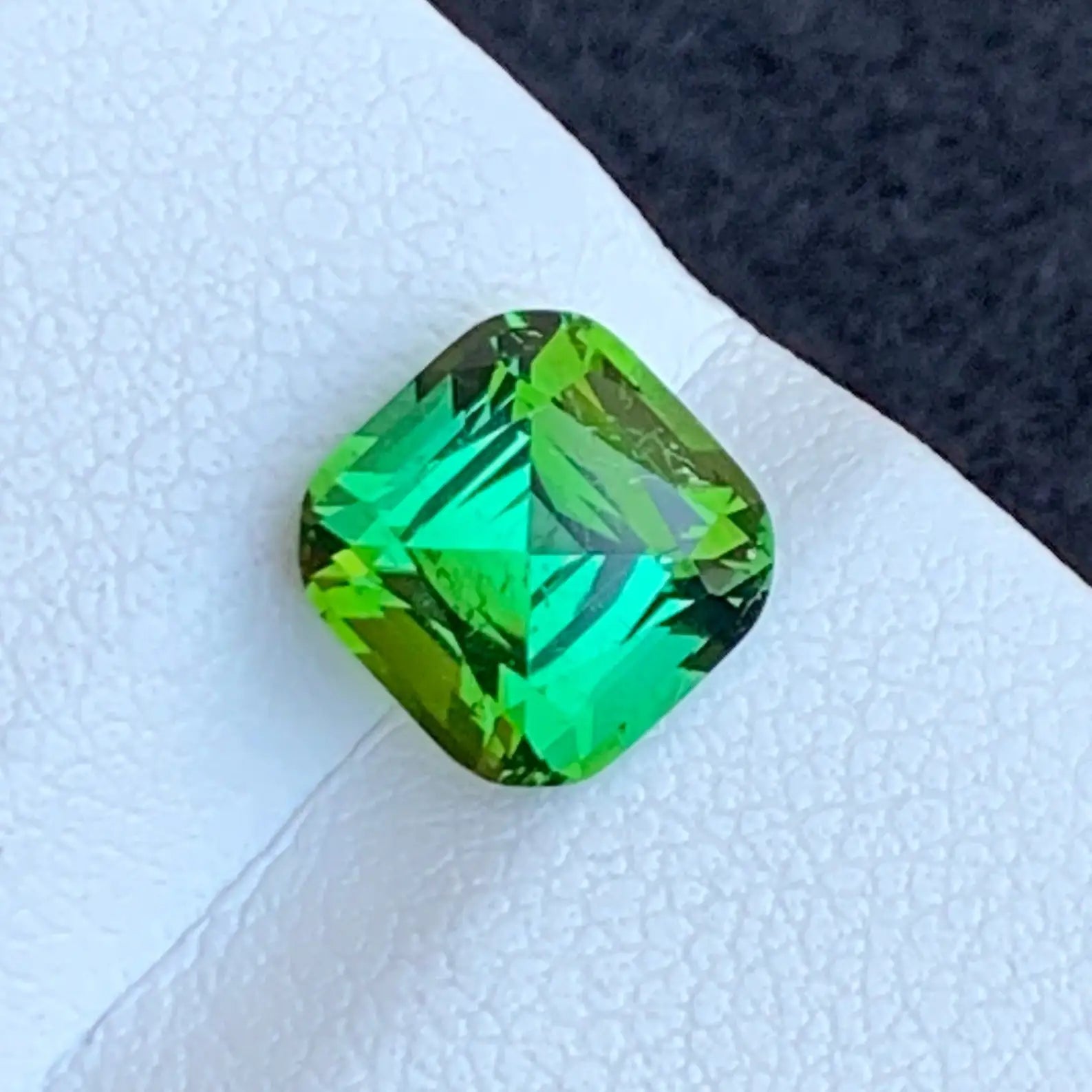 mint green tourmaline price
2.45 ct mint green tourmaline gemstone Afghanistan