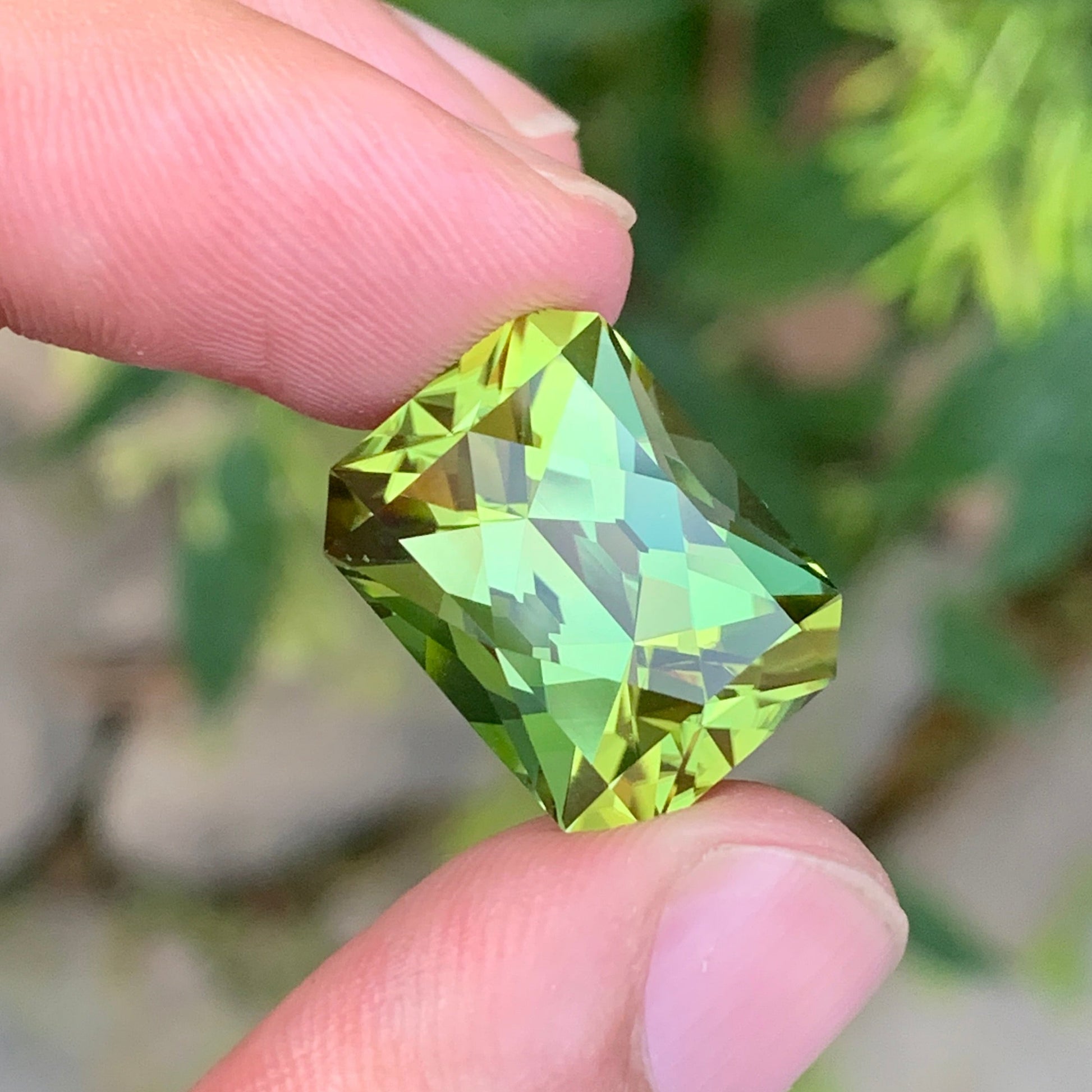mint green tourmaline for jewelry design
collector quality green tourmaline gemstone