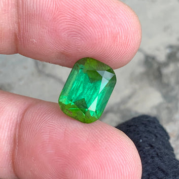 Yellow Mint Green Tourmaline ring
natural Afghan tourmaline yellow green gemstone close-up
cushion cut tourmaline 8 carats luxury gemstone