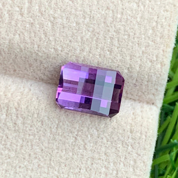 Dark Pink Purple Amethyst
natural amethyst gemstone from brazil

pixel shape pink purple amethyst gemstone