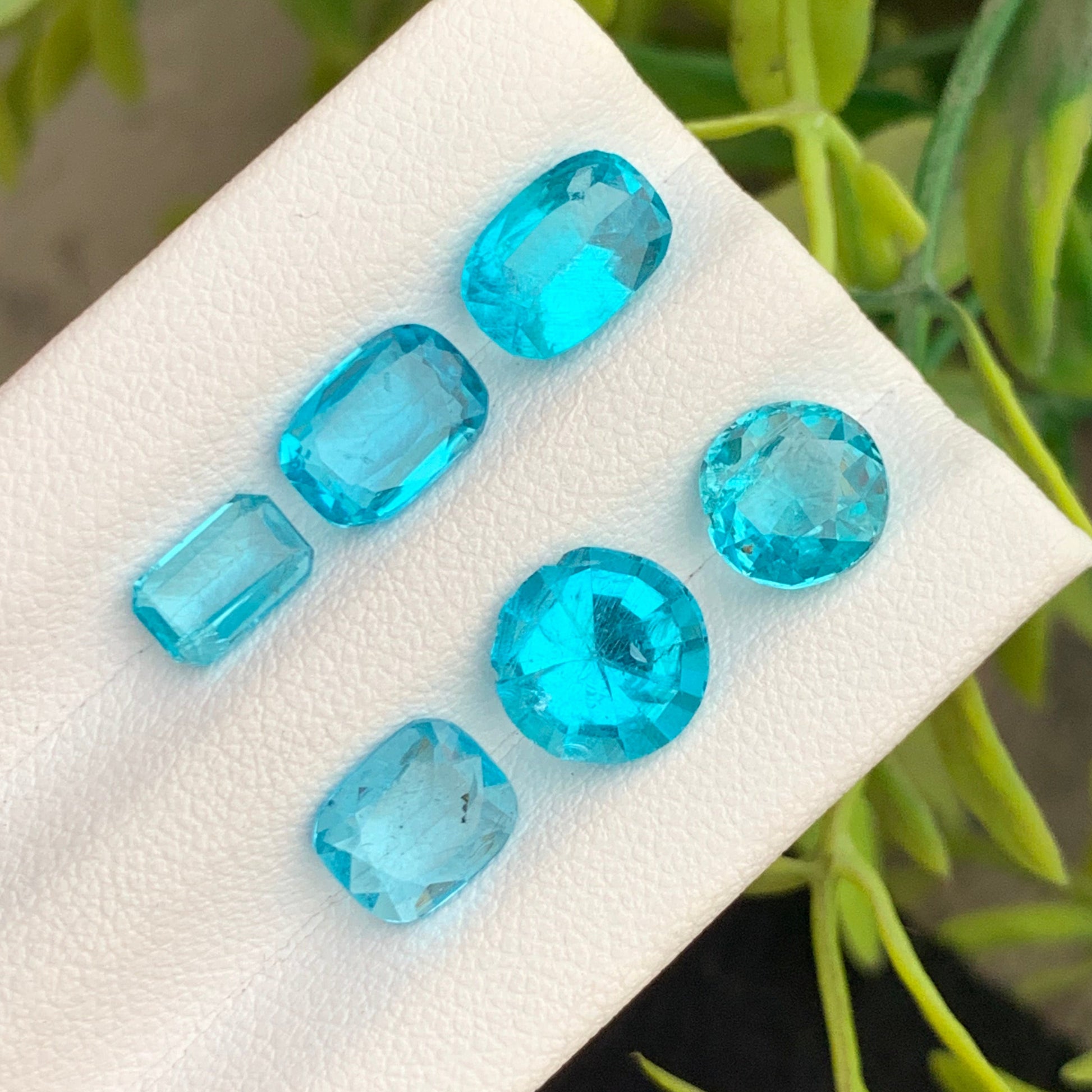 natural apatite gemstones mixed shapes
blue apatite lot for designers