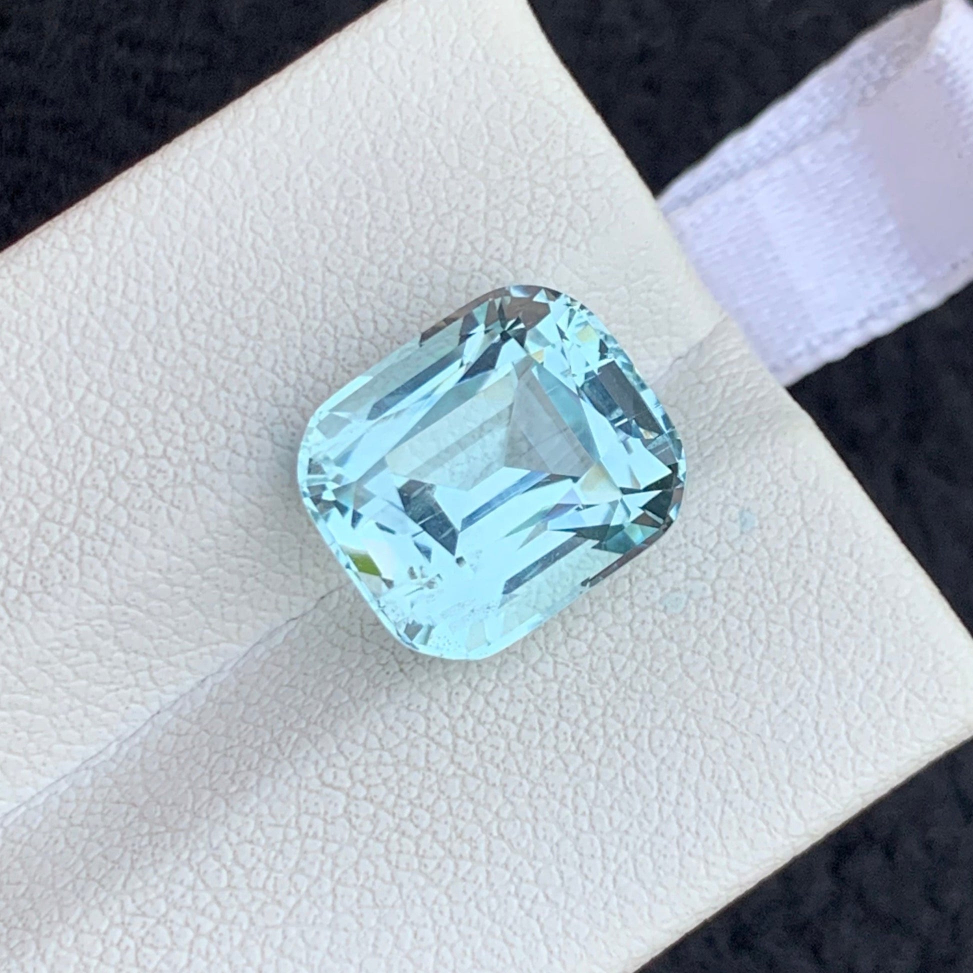 aquamarine loose gemstone
premium sky blue aquamarine stone
