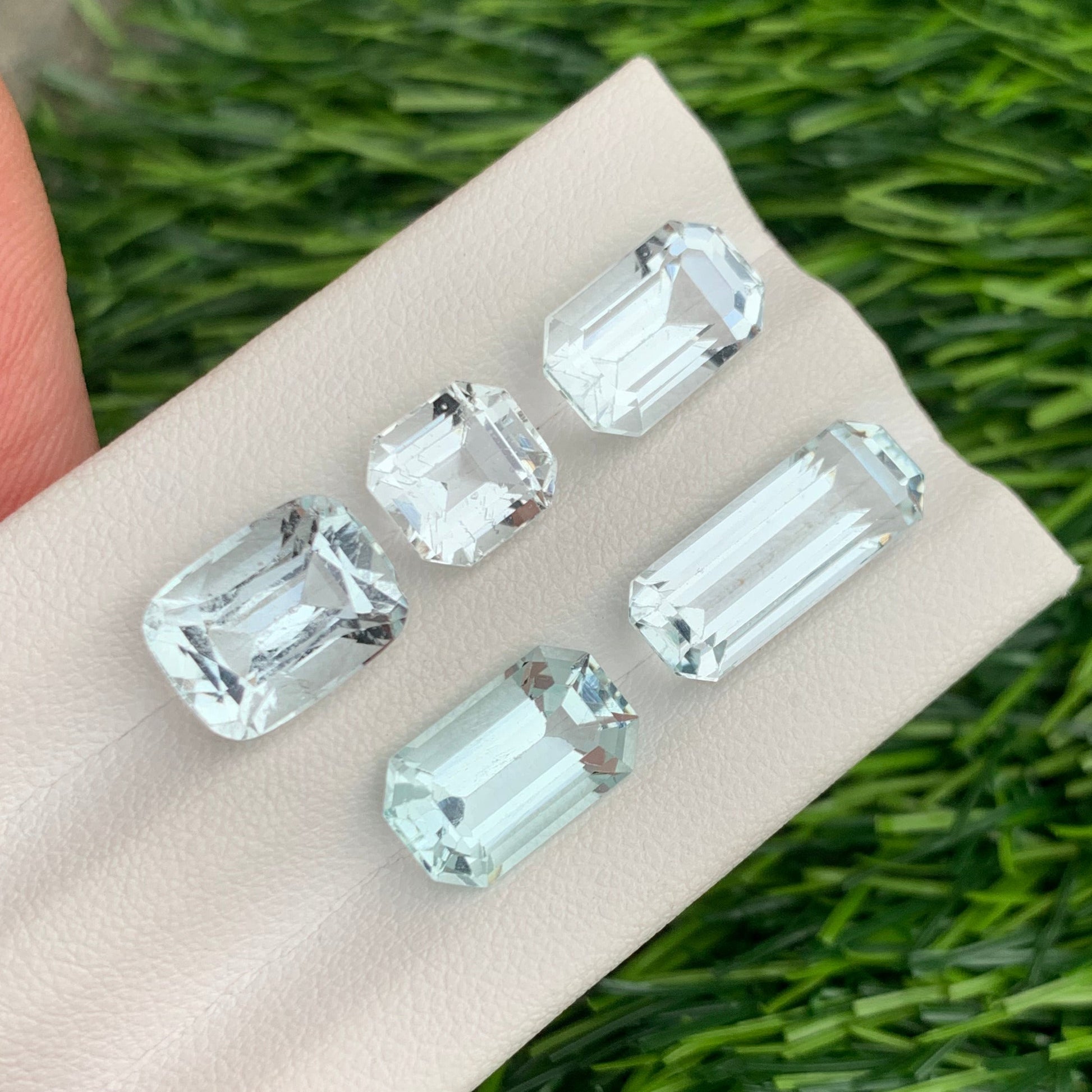 natural aquamarine parcel ocean blue gemstones
aquamarine lot eye clean vvs clarity stones