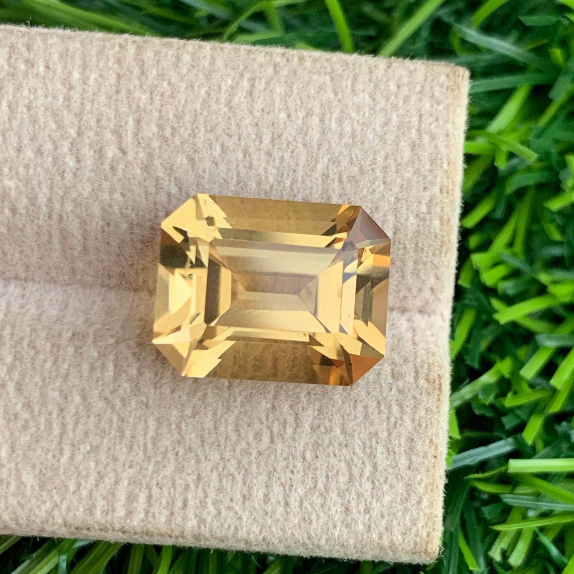 Yellow Citrine gift
natural golden citrine gemstone for rings
premium yellow citrine close up Brazil