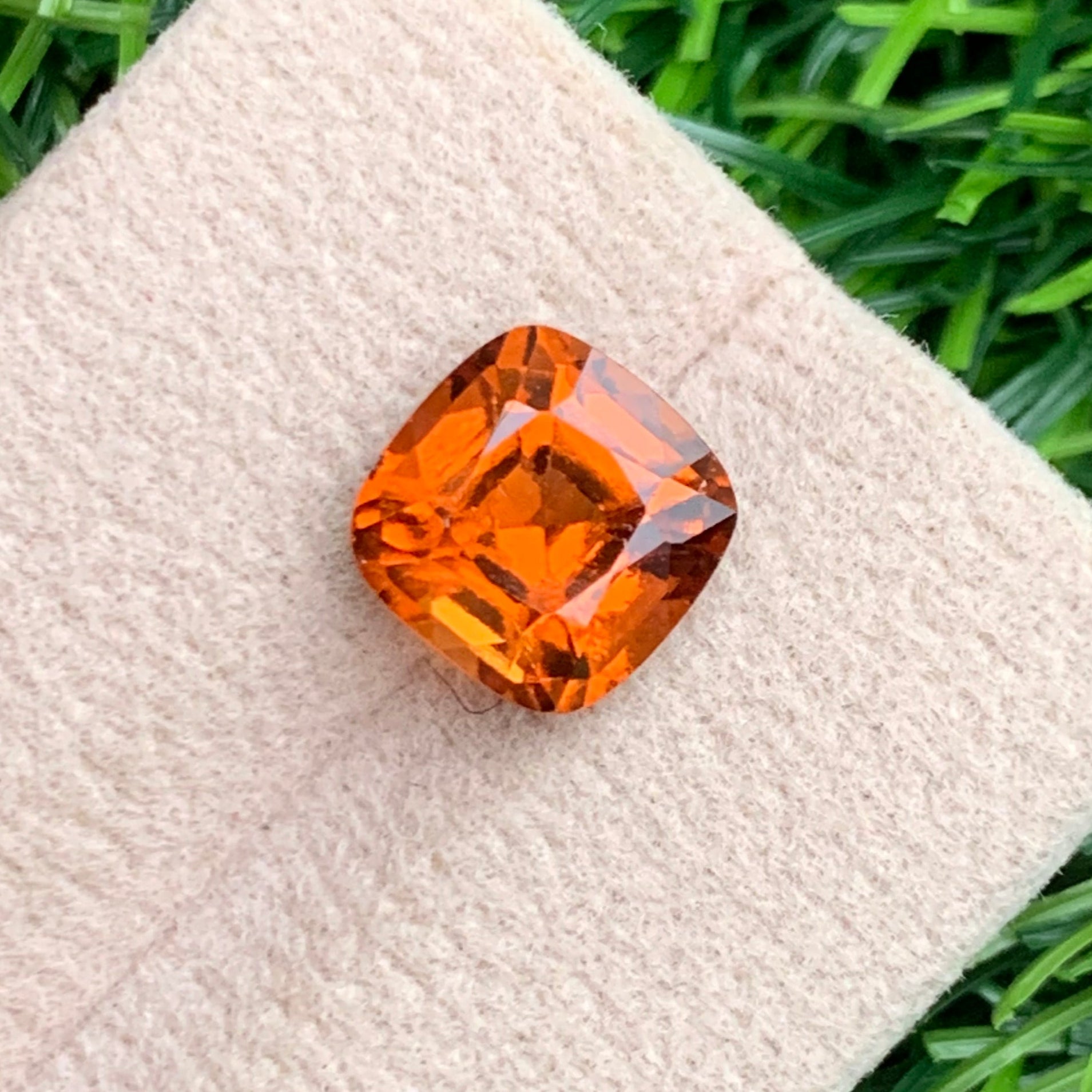 Hessonite Garnet
natural gomed stone for ring and pendant

premium hessonite garnet loose gemstone onestep gems