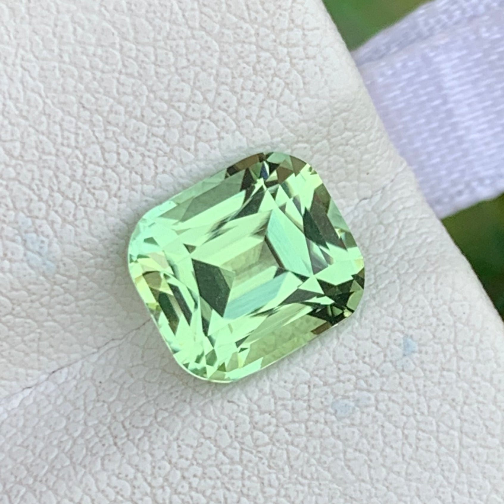 natural green tourmaline 3.10 carats
premium mint green tourmaline gemstone