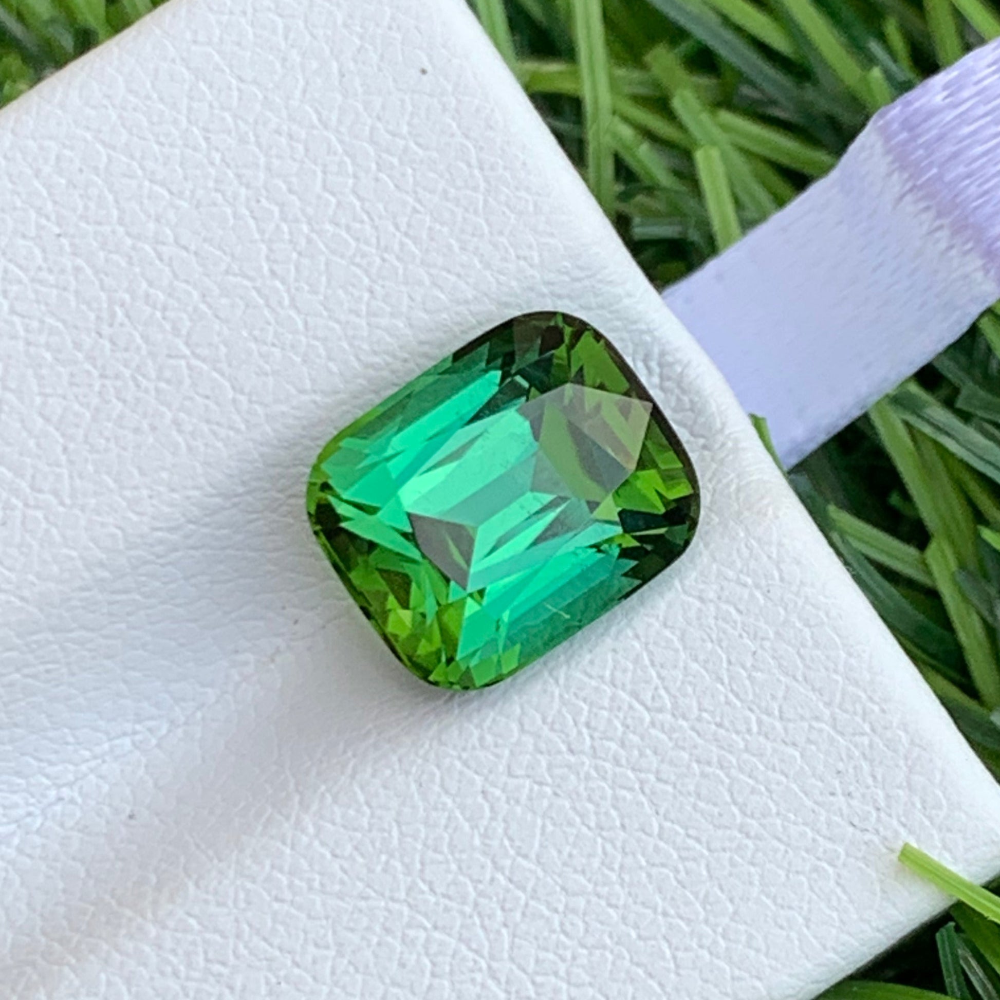 Forest green tourmaline
untreated tourmaline gemstone

eye clean tourmaline stone

loose green tourmaline gemstone