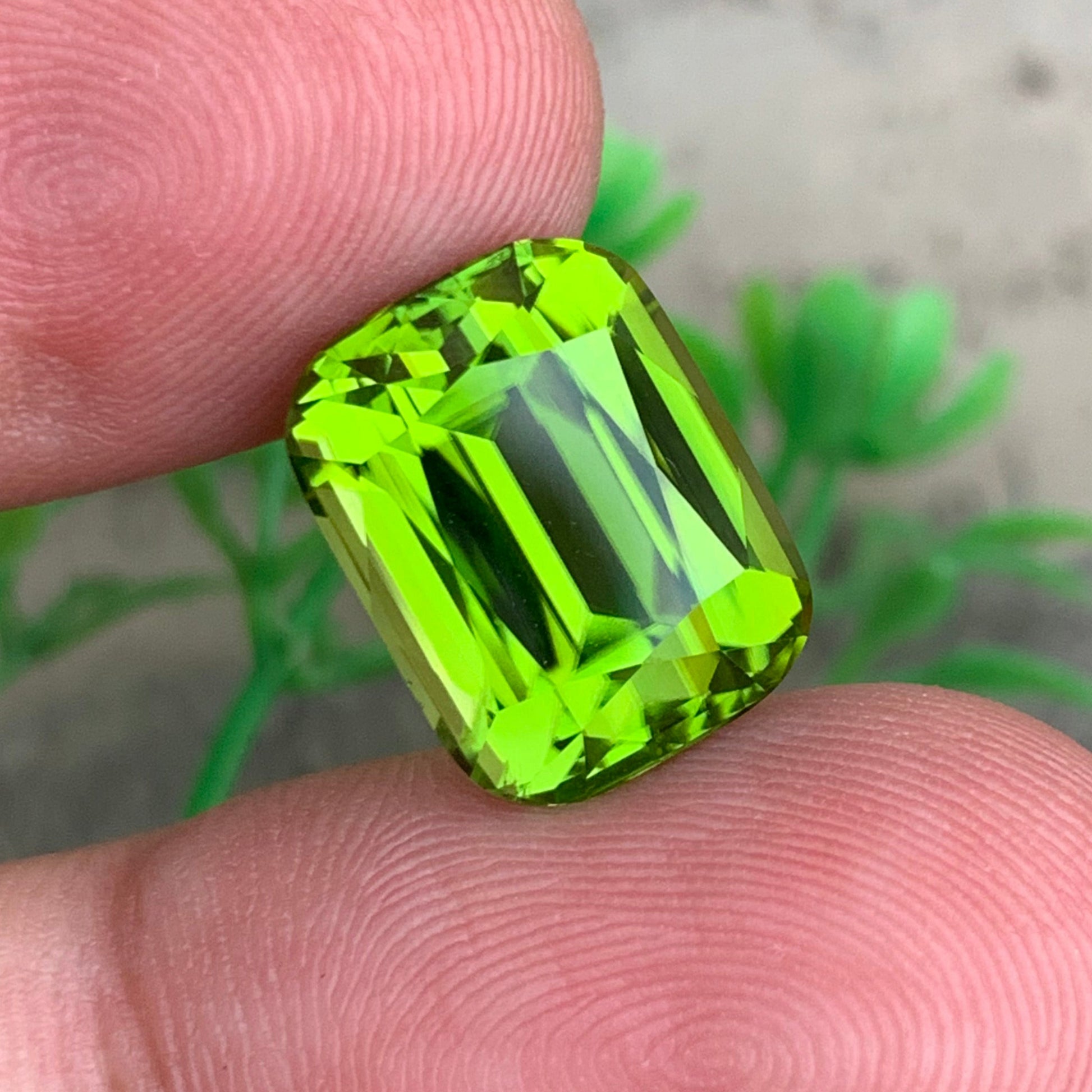 loupe clean peridot gemstone
large peridot gemstone pakistan