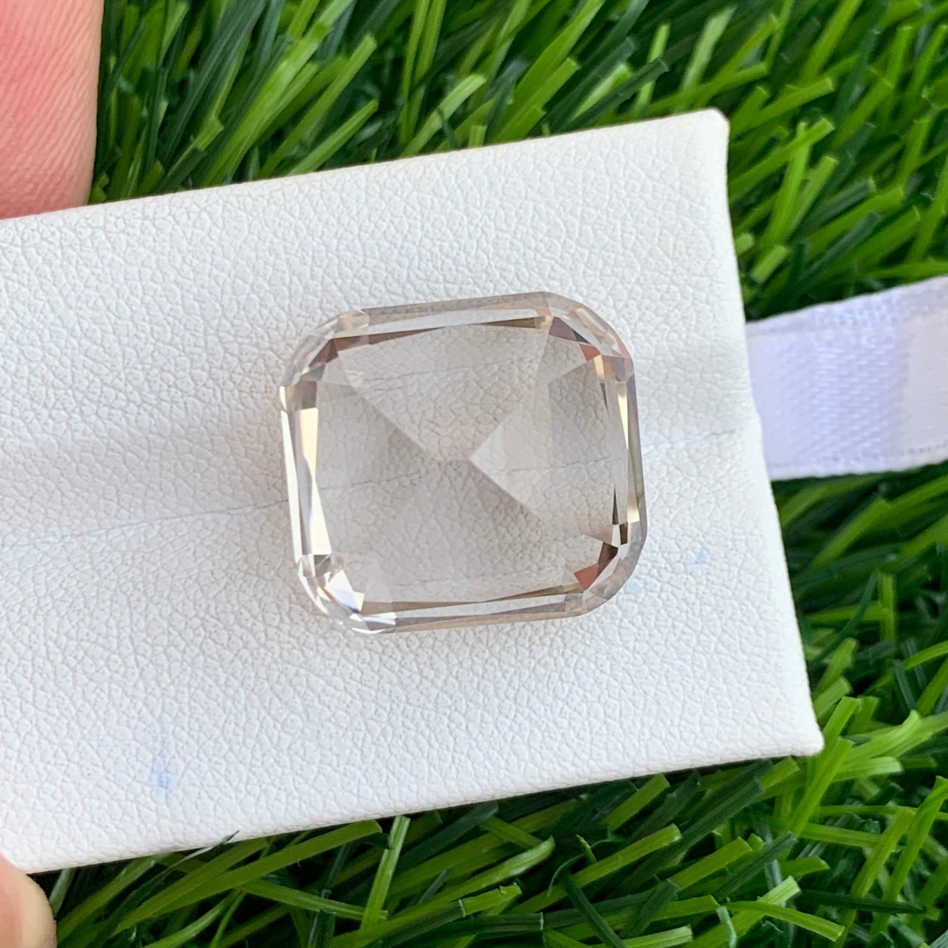 cushion cut smoky quartz brown gemstone
loose smoky quartz gemstone 25 carats