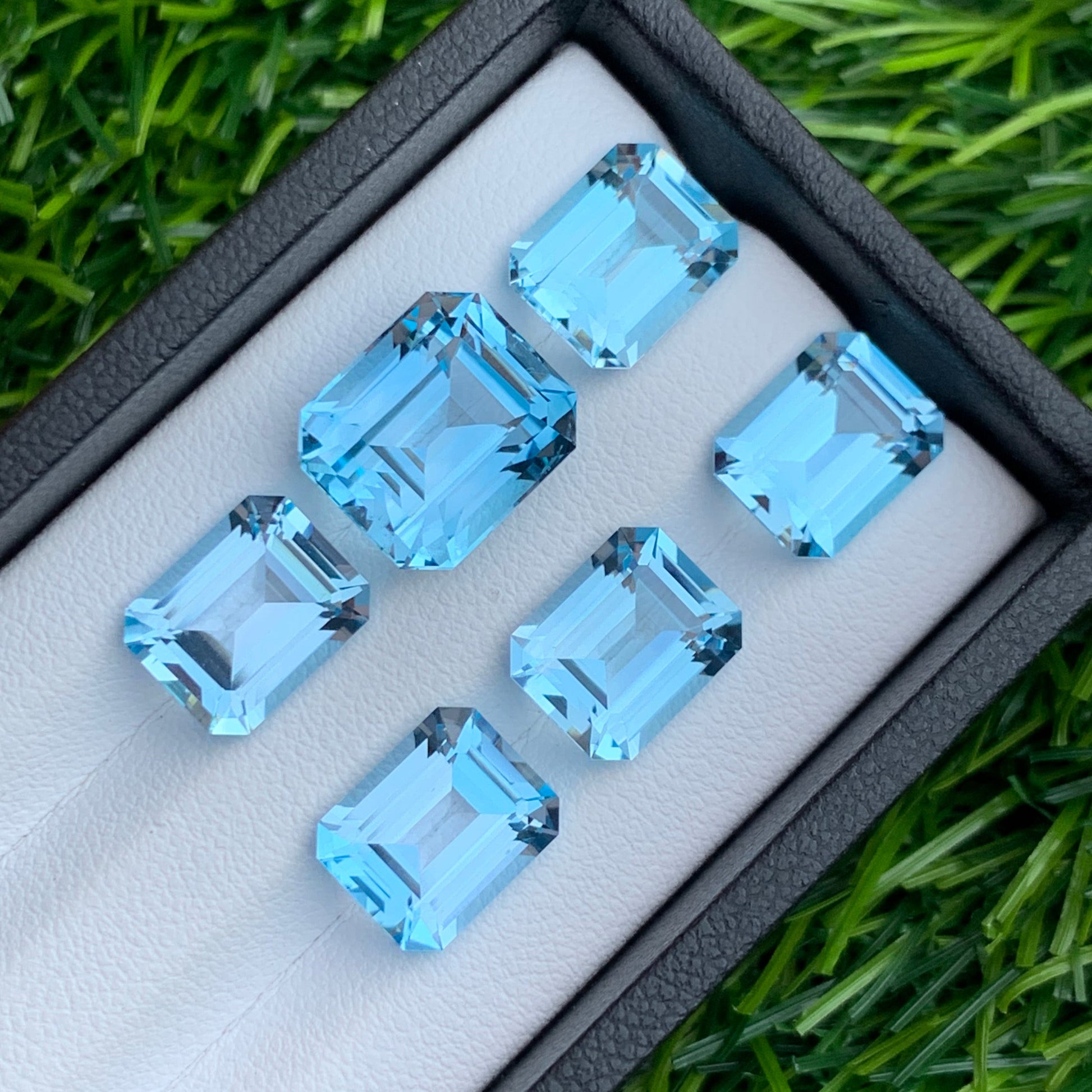 Swiss Topaz Necklace Set
natural swiss blue topaz 31.30 carats

emerald cut blue topaz gemstones