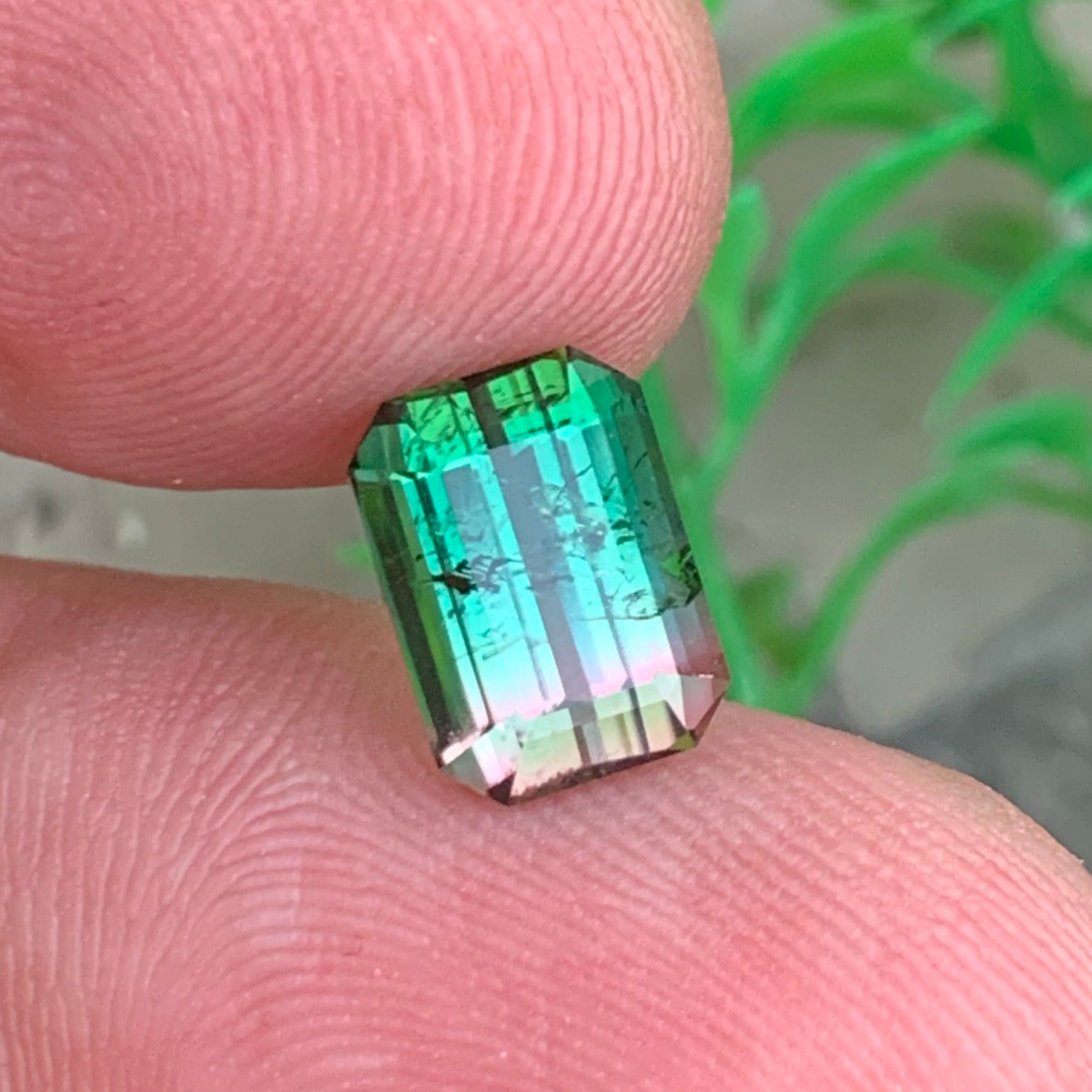 natural tourmaline 2.85 carat for rings and pendants
Afghanistan tourmaline gemstone SI clarity close up