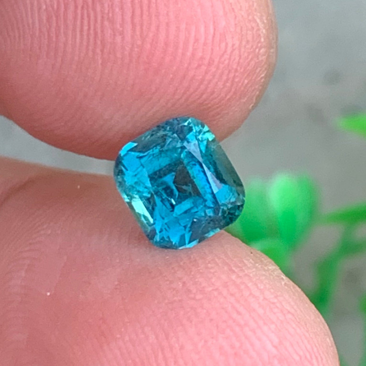 natural tourmaline gemstone for custom jewelry design
fine quality lagoon tourmaline gemstone detail