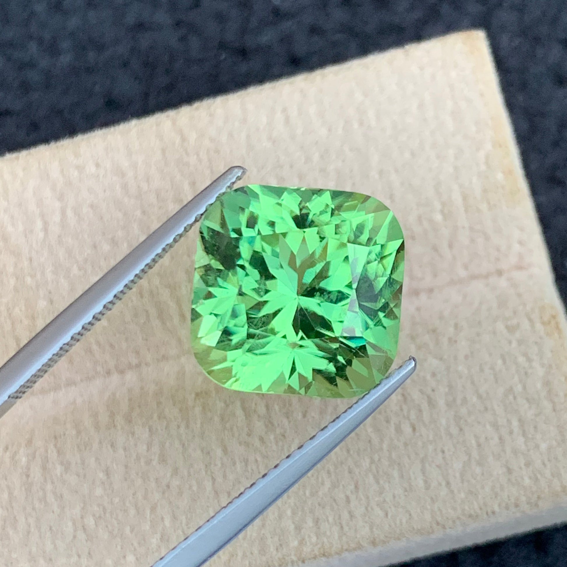natural untreated apple green peridot gemstone
10 carat plus peridot gemstone for rings and pendants
