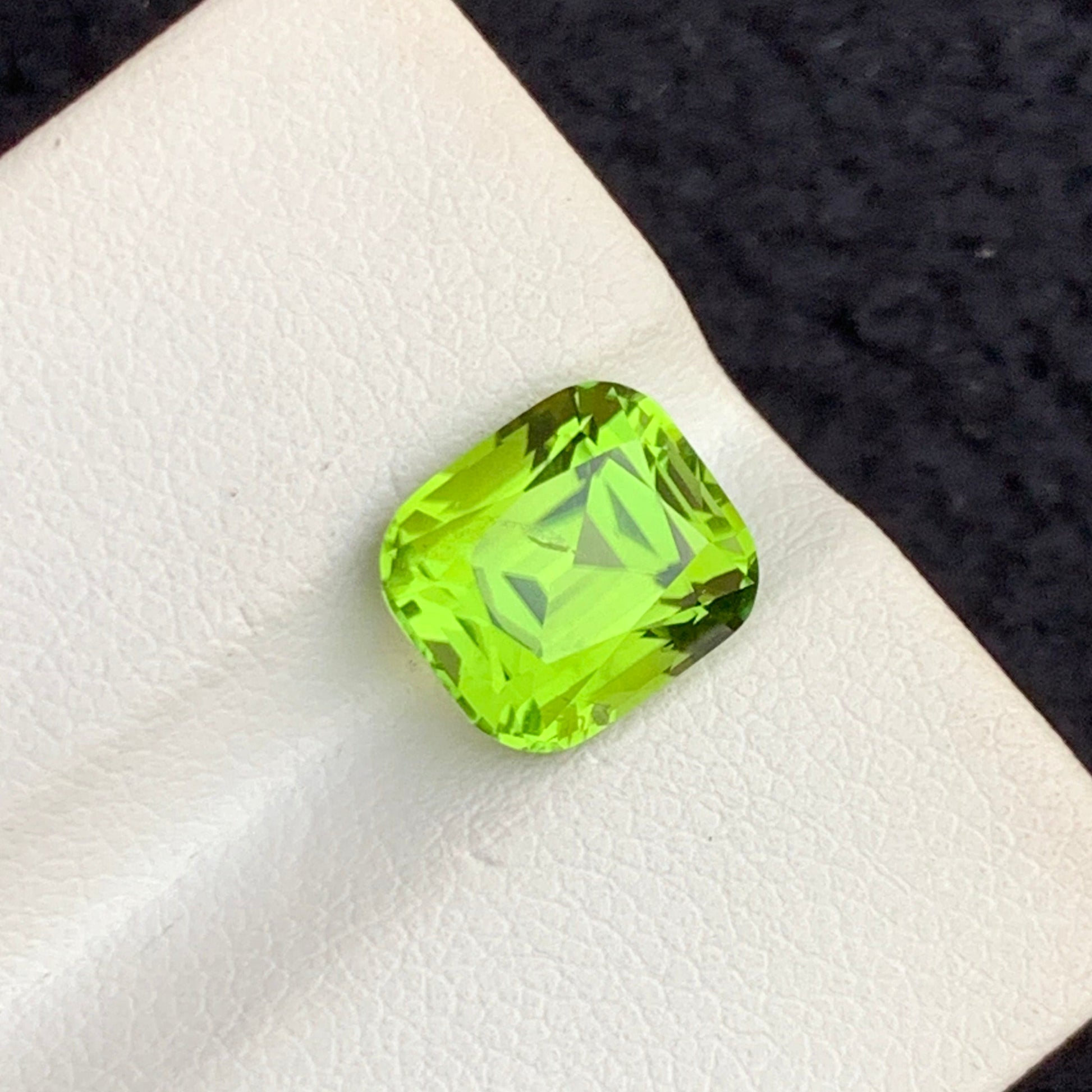 peridot ring
pridot necklace
premium peridot gemstone
onestep gems peridot