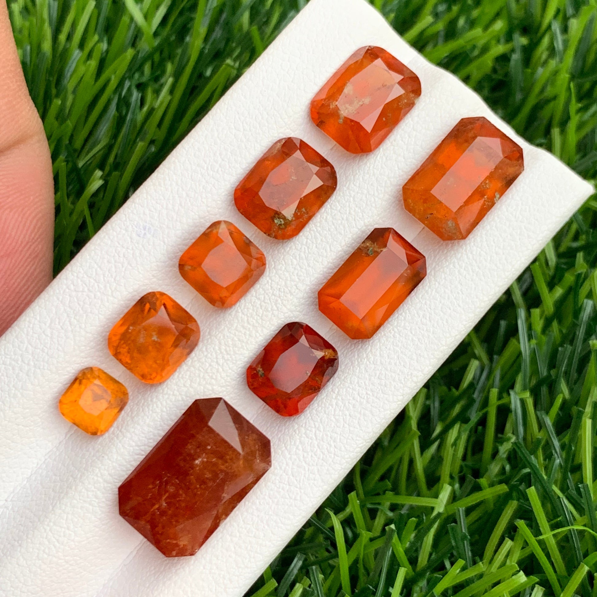 Loose Hessonite garnet lot
natural hessonite garnet from Afghanistan

untreated hessonite garnet lot for jewelry

orange garnet gemstones wholesale lot