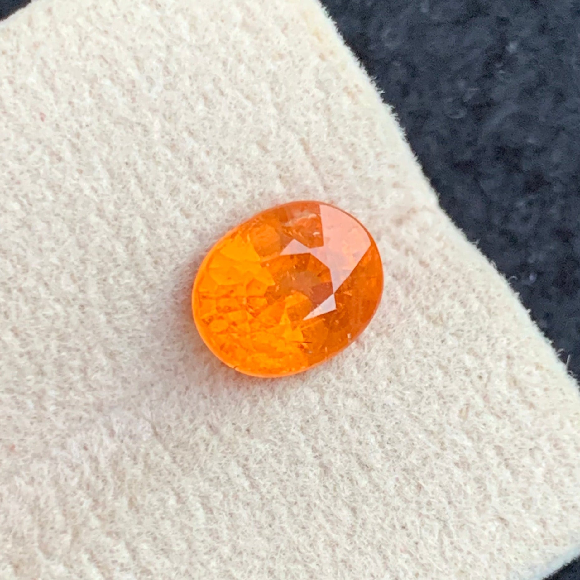 Spessartite Loose Garnet
natural spessartite garnet from Africa

oval cut spessartite garnet gemstone

untreated orange garnet gemstone