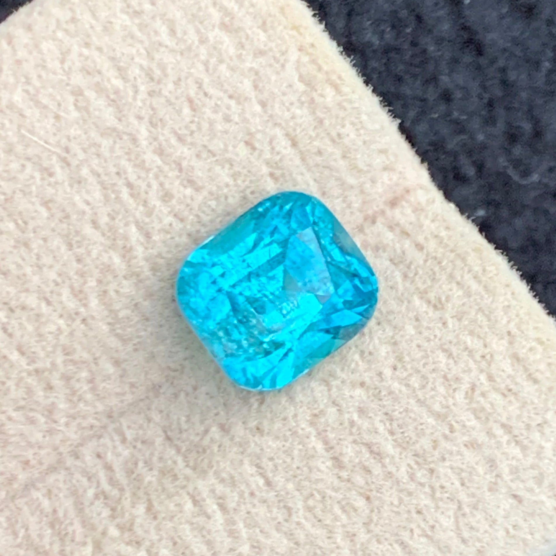 Neon Blue Tourmaline
rare blue green tourmaline stone

onestep gems neon blue tourmaline