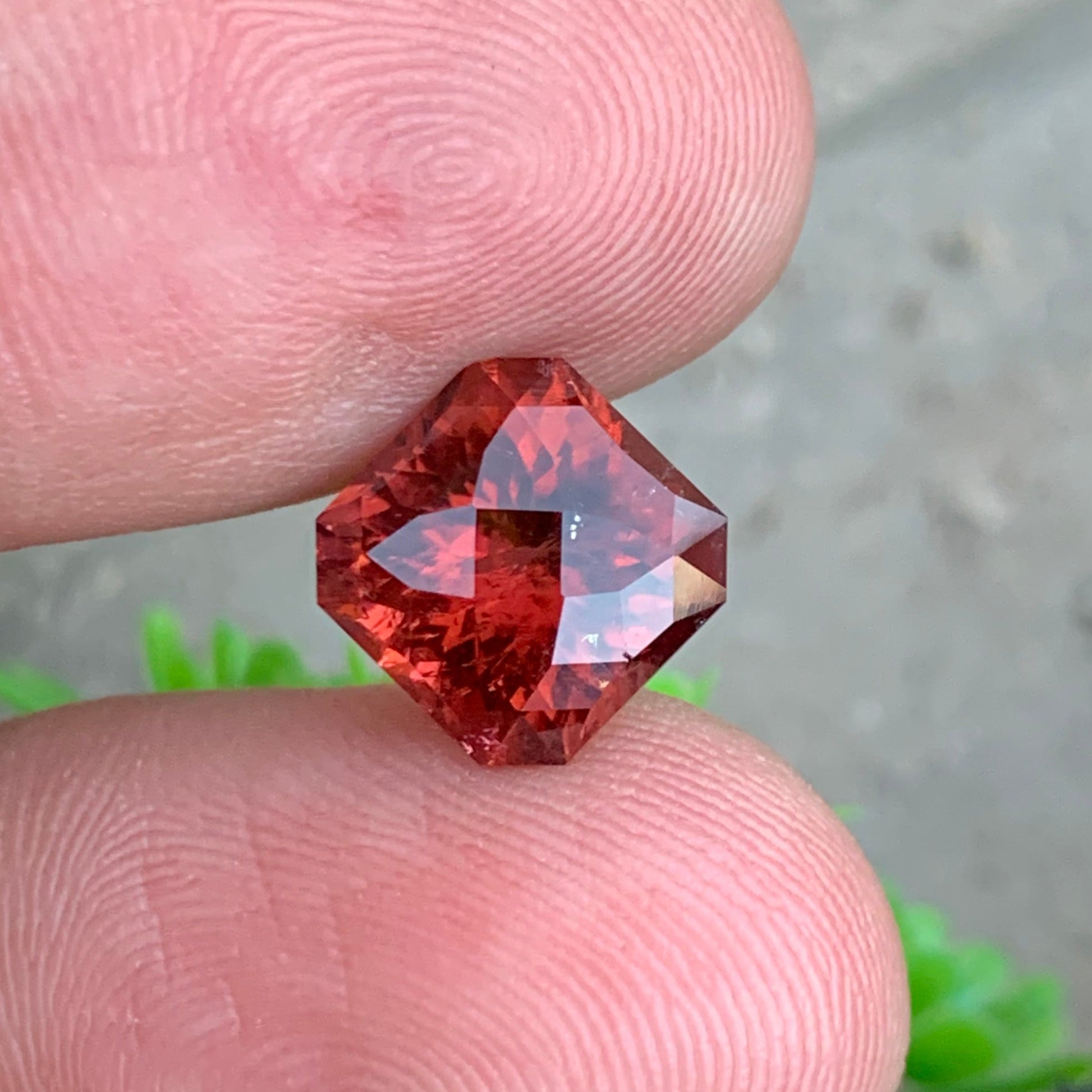 Loose Red Orange Tourmaline
red tourmaline SI clarity

reddish orange tourmaline loose gemstone

tourmaline gemstone for custom jewelry