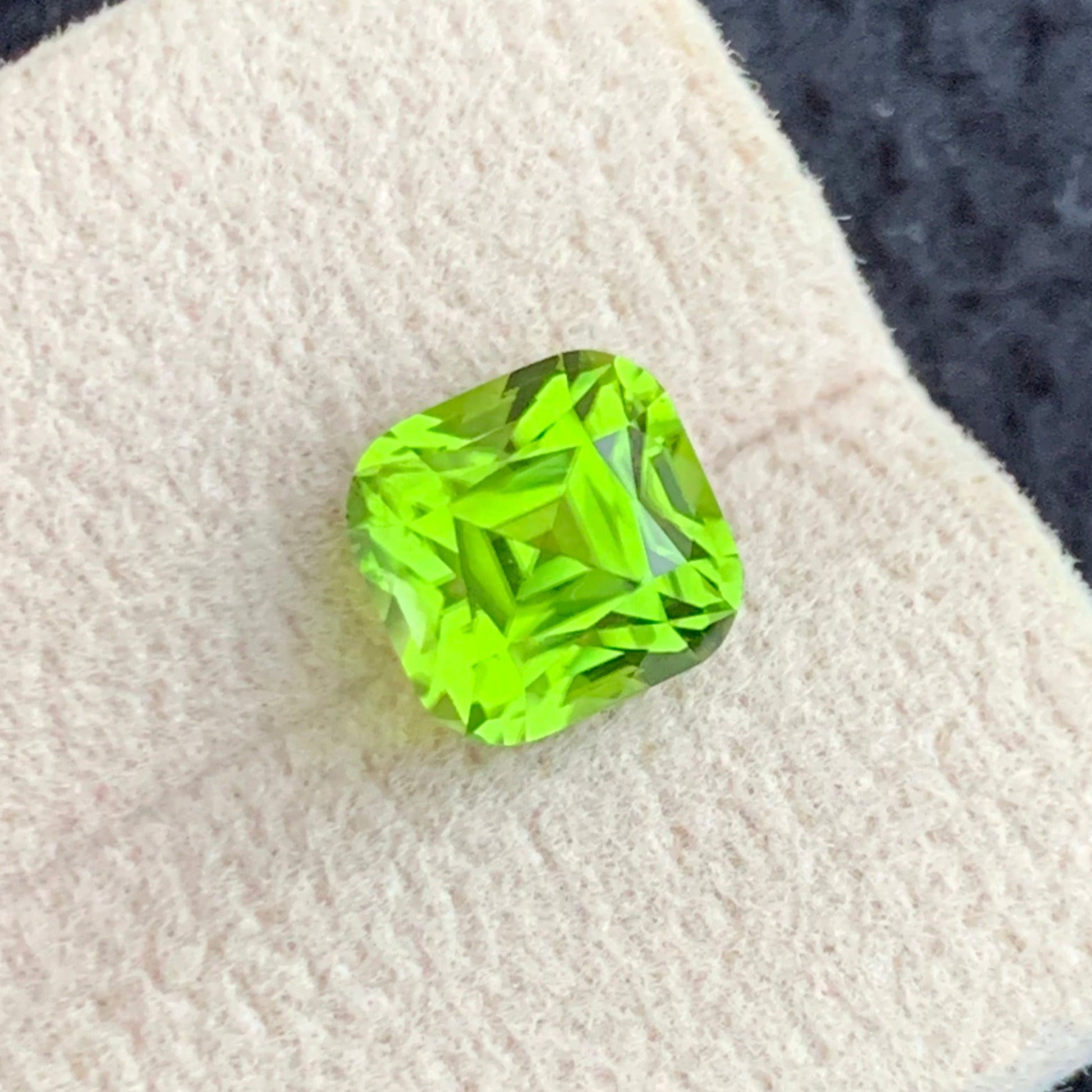 peridot for jewelry making
square cut peridot gemstone
