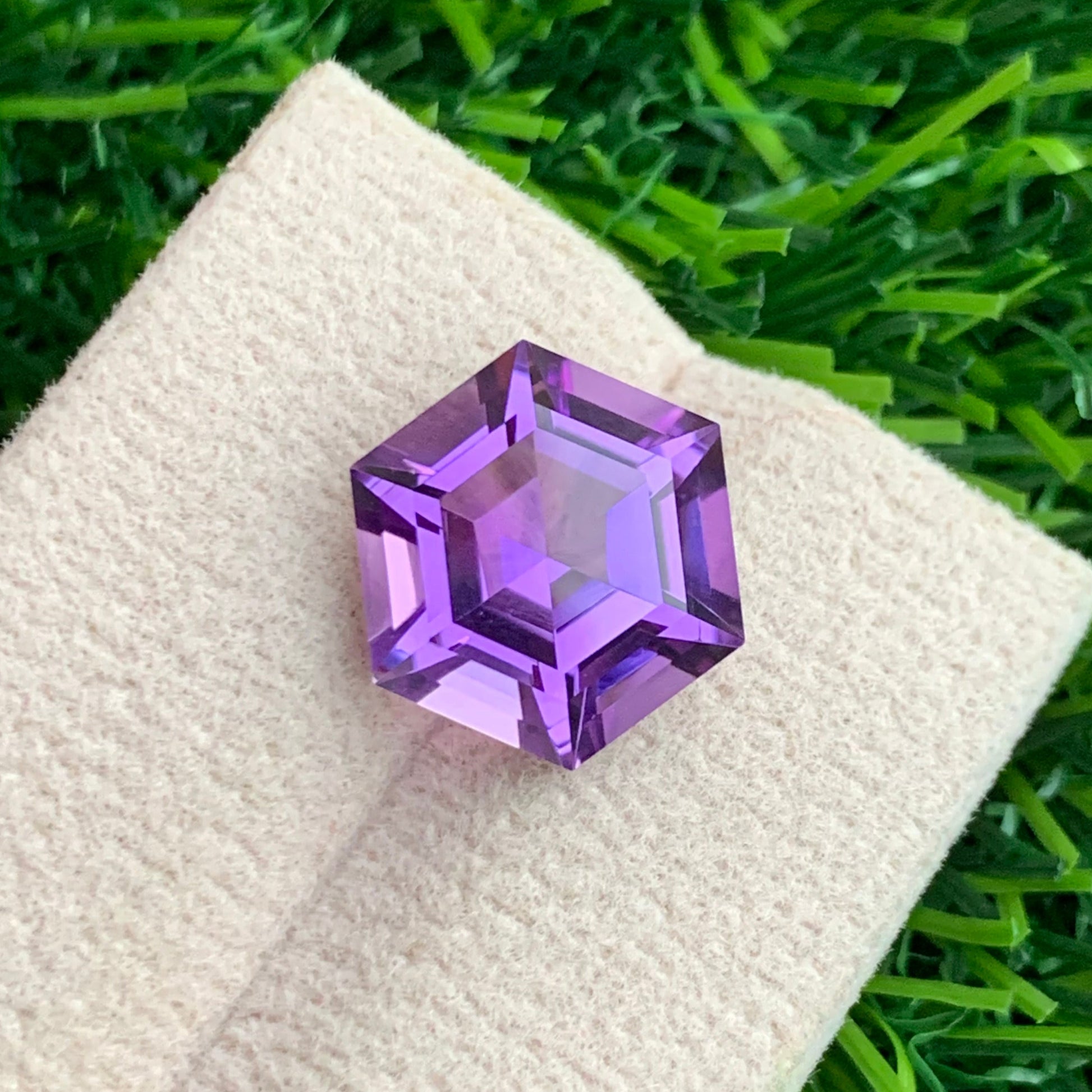 Loose pink purple amethyst
pink purple quartz gemstone

hexagon amethyst loose gemstone