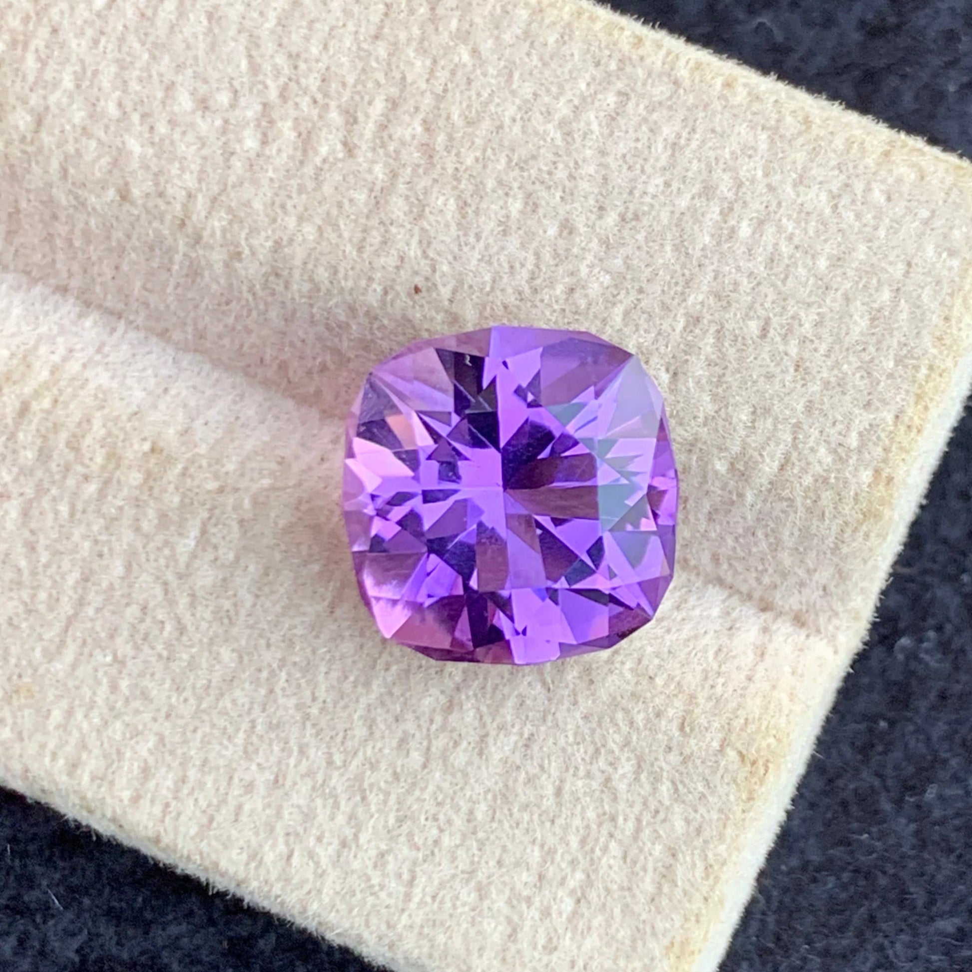 untreated amethyst gemstone Brazil
luxury amethyst gemstone pink purple tone