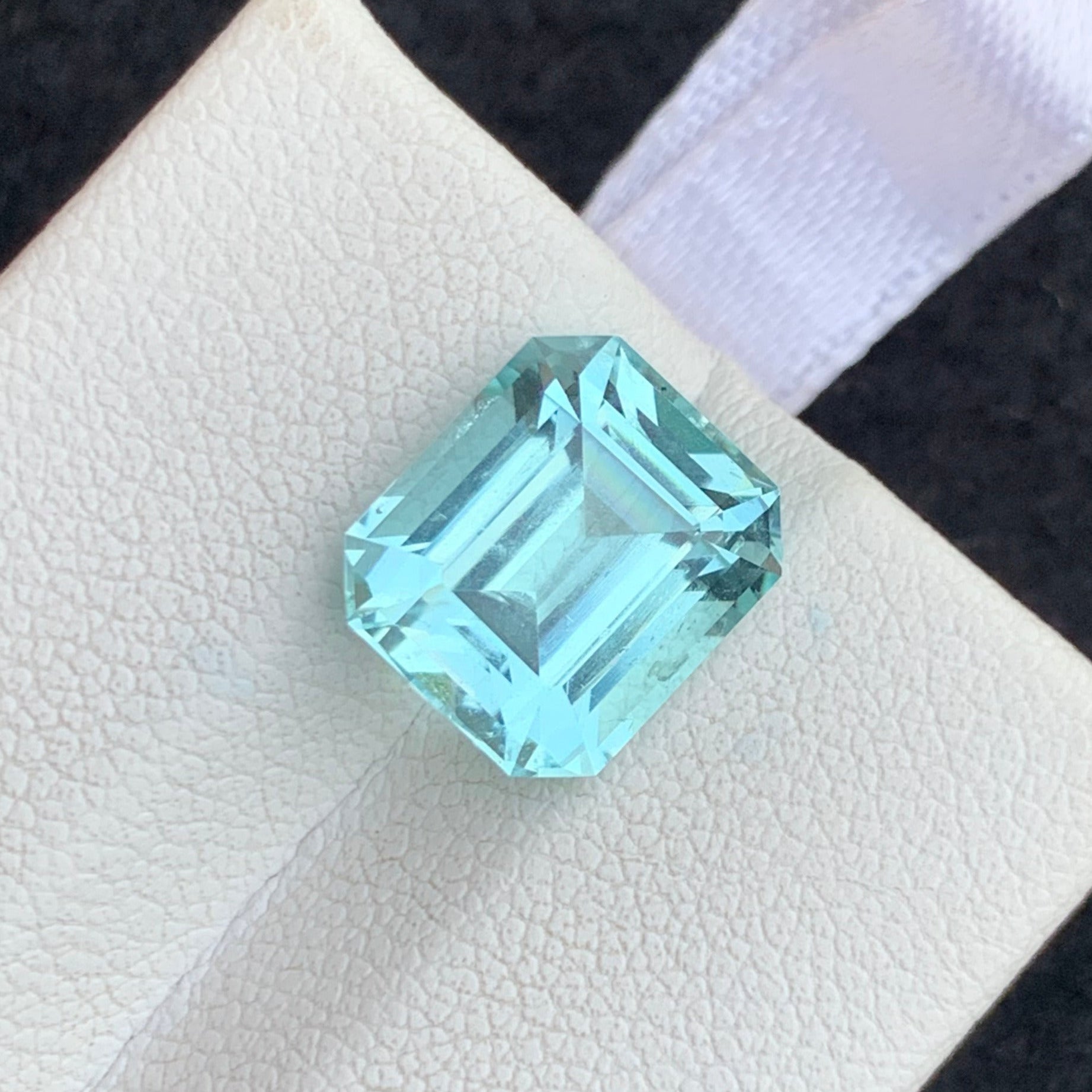 premium aquamarine gemstone macro detail high clarity
loose blue aquamarine gemstone for rings and pendants