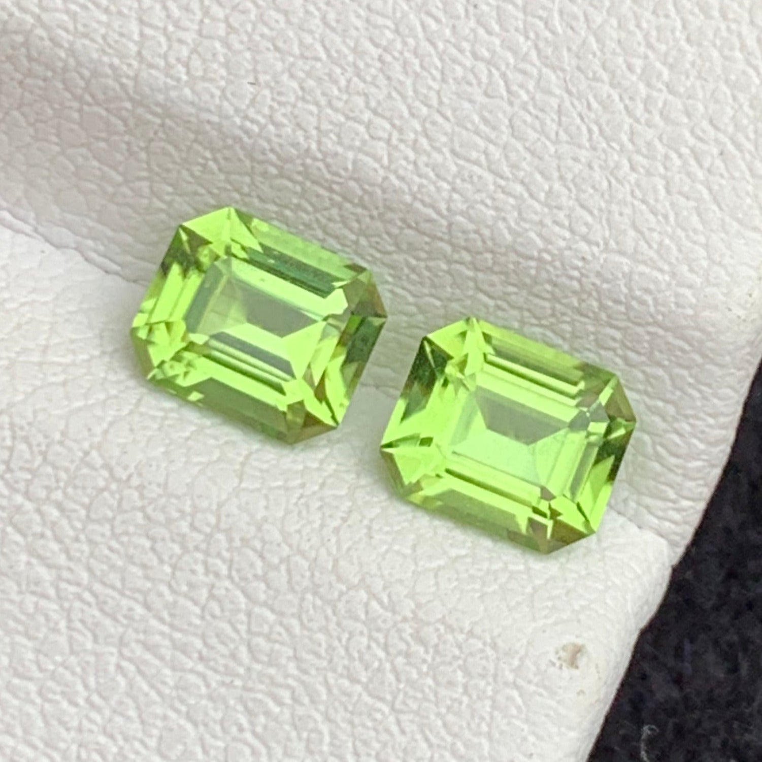 premium green peridot gemstones pakistan
loose emerald cut peridot gemstones
