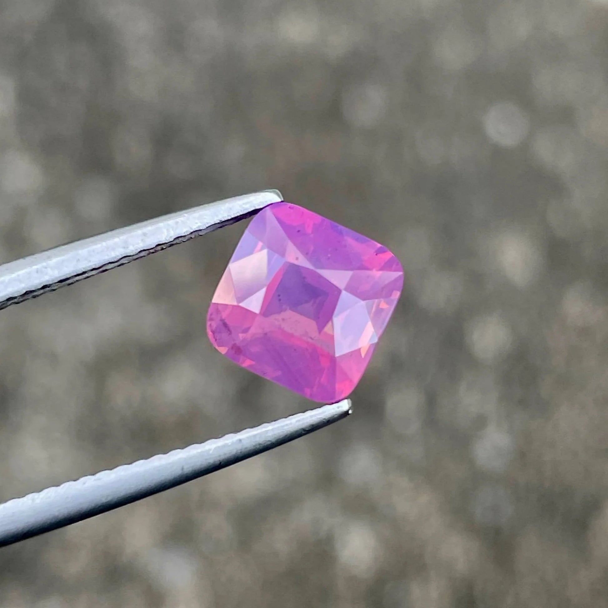premium sapphire gemstone vvs clarity
sri lanka sapphire pink purple color
pinkish purple sapphire gemstone for rings