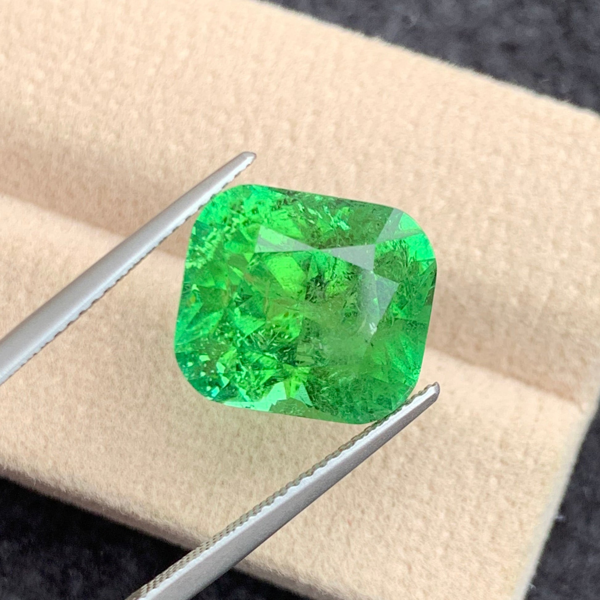 high carat green tourmaline gemstone
fine jewelry mint green tourmaline