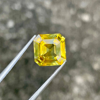 pukhraj gemstone cushion cut
premium yellow sapphire gemstone close up