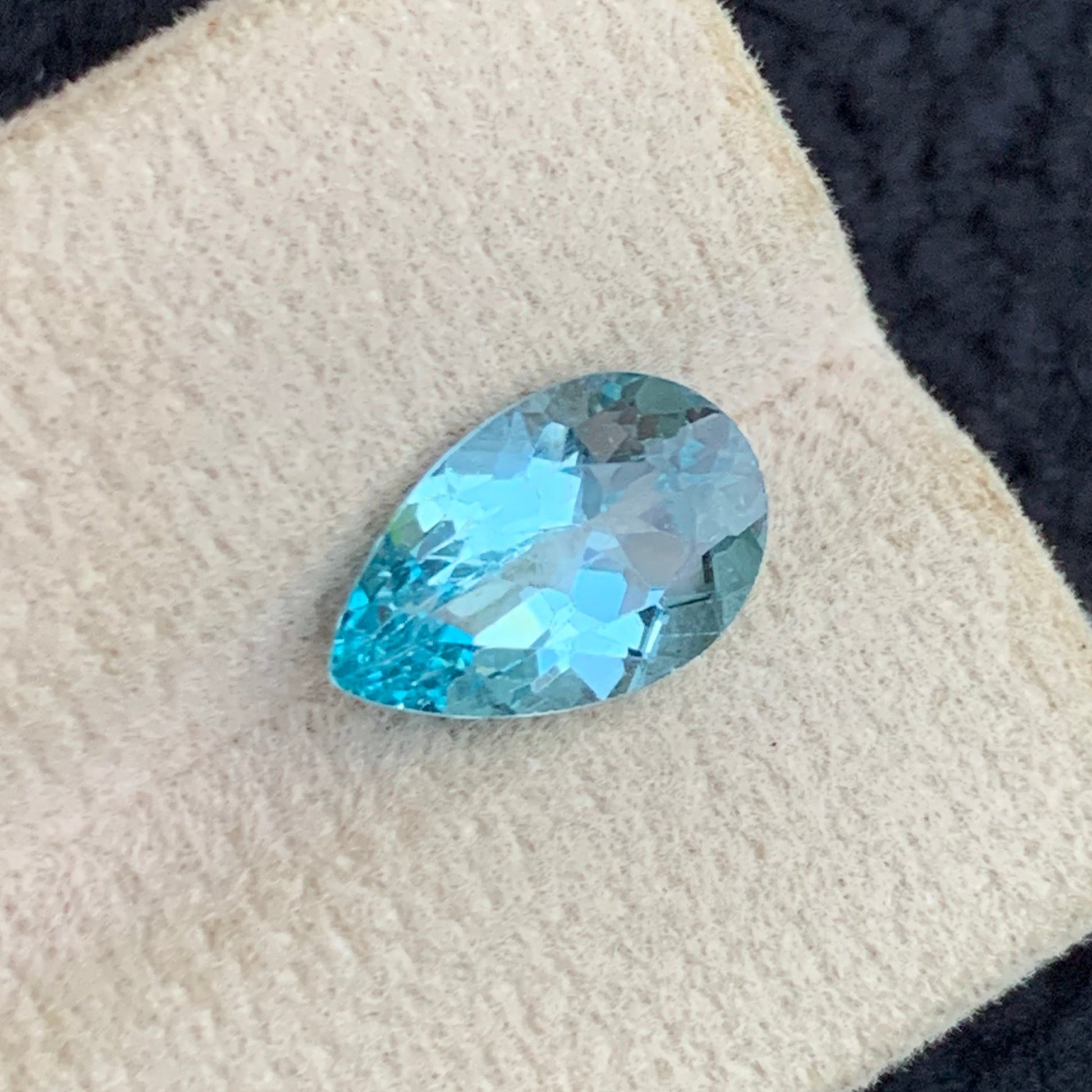 rare seafoam apatite pear cut gemstone
apatite stone for earrings jewelry
