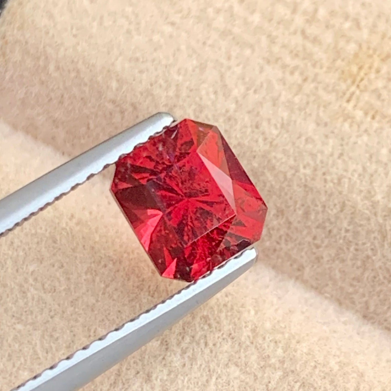 red garnet gemstone 1.75 carat for rings and pendants
purplish red rhodolite garnet gemstone macro detail