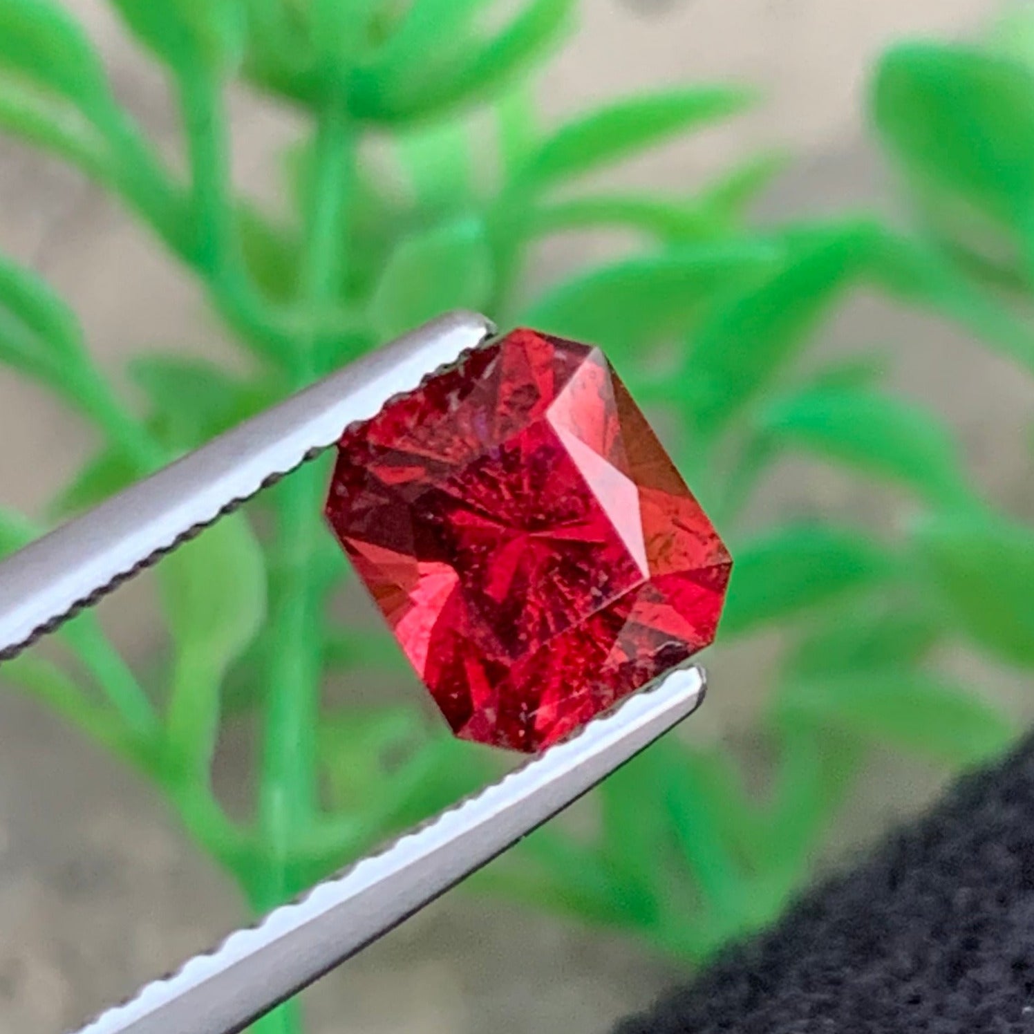 Rhodolite Garnet ring
natural rhodolite garnet loose gemstone scissor cut detail
red garnet gemstone 1.75 carat for rings and pendants