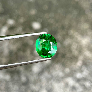 Tsavorite Garnet ring
Tsavorite Garnet pendant