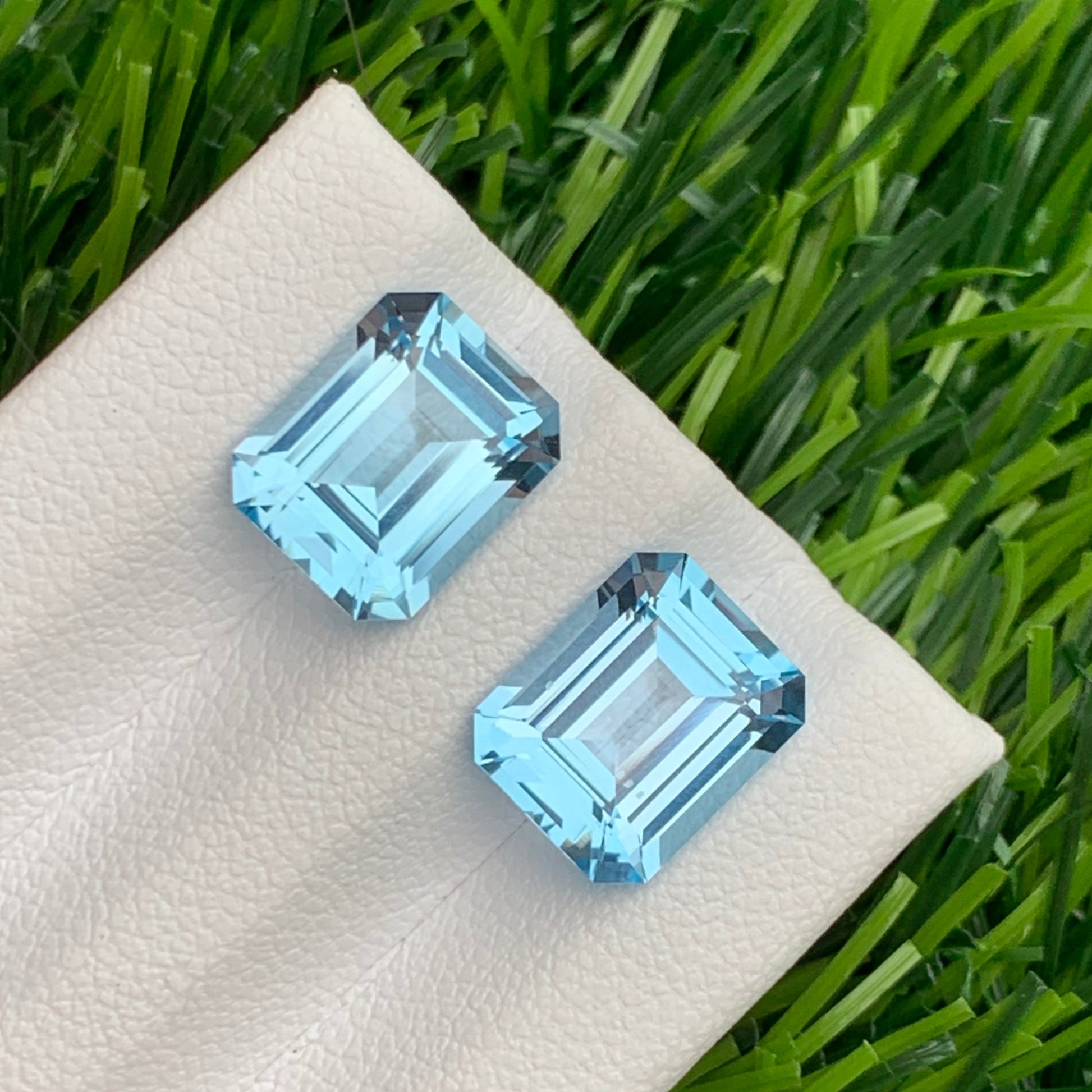 swiss blue topaz jewelry stones

onestep gems blue topaz pair