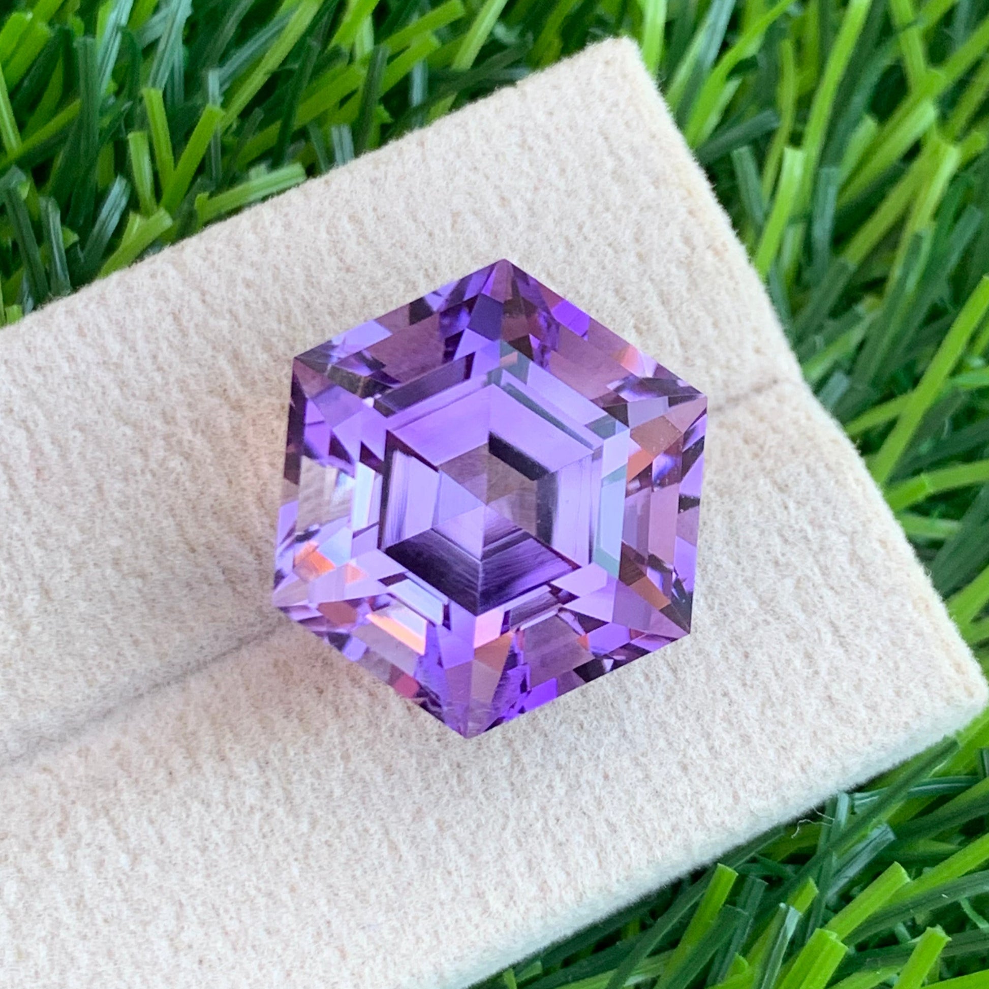 Purple Amethyst Stone
untreated amethyst gemstone

vvs clarity amethyst quartz