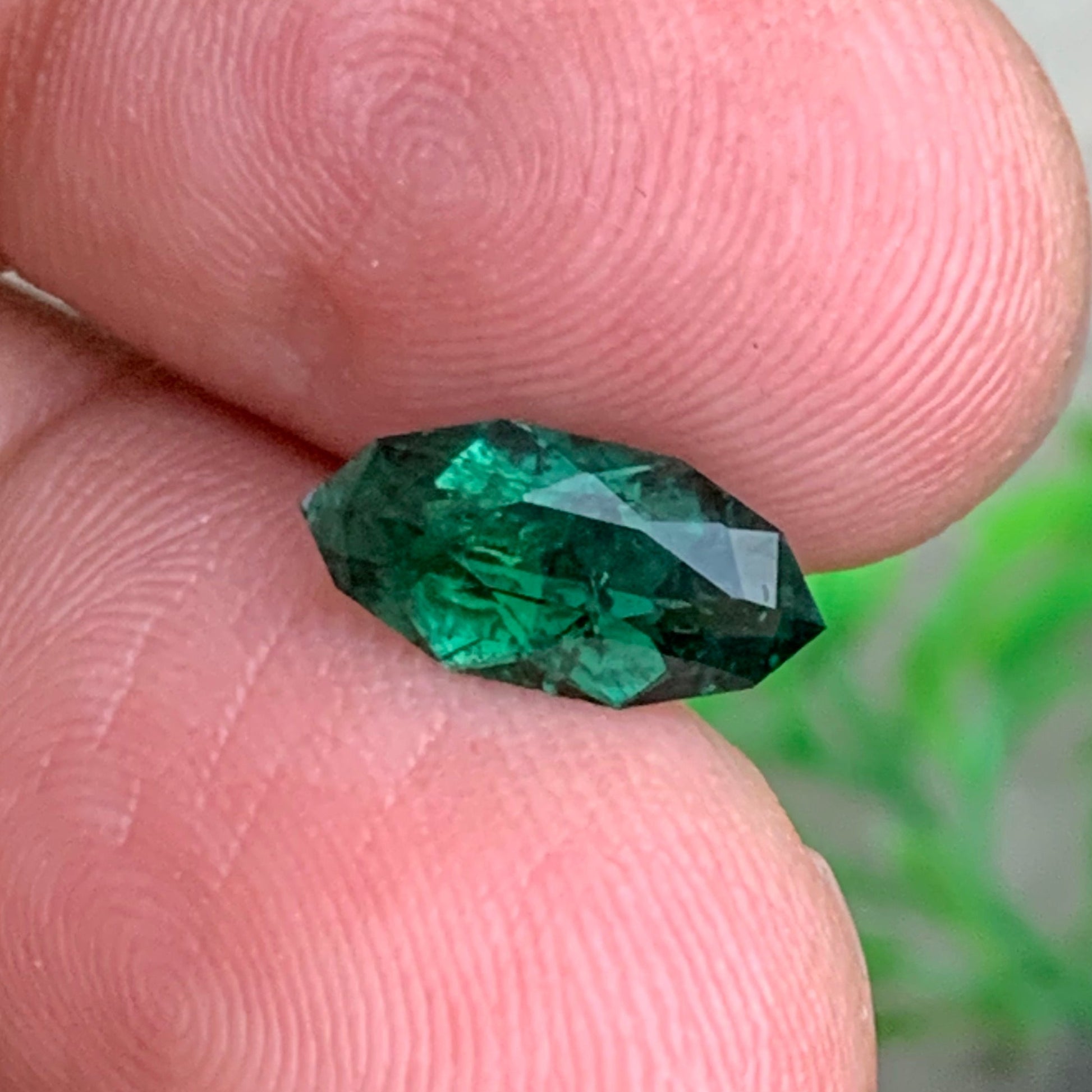 untreated hot green tourmaline gemstone

natural green tourmaline for ring and pendant