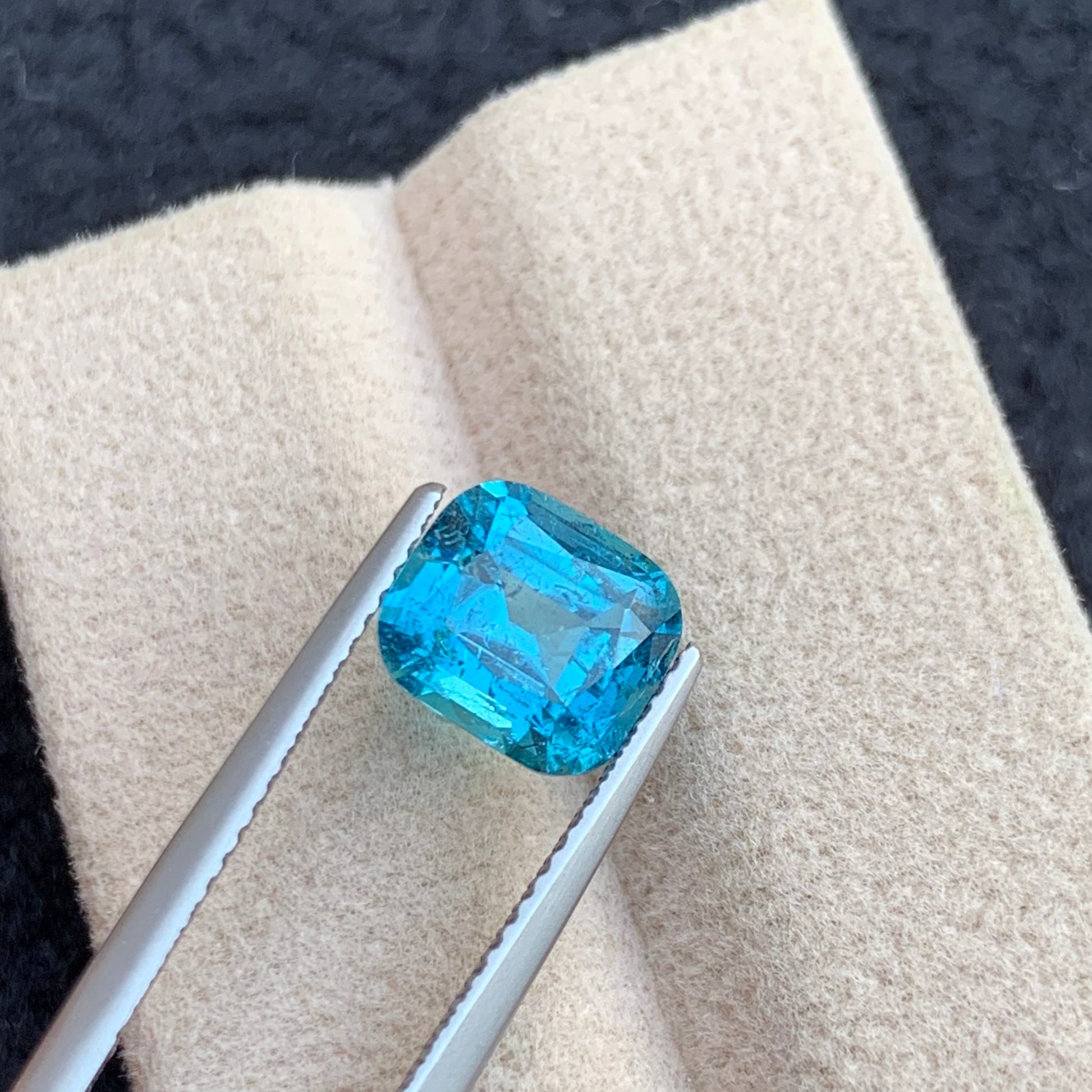 untreated neon blue tourmaline

loose blue tourmaline gemstone