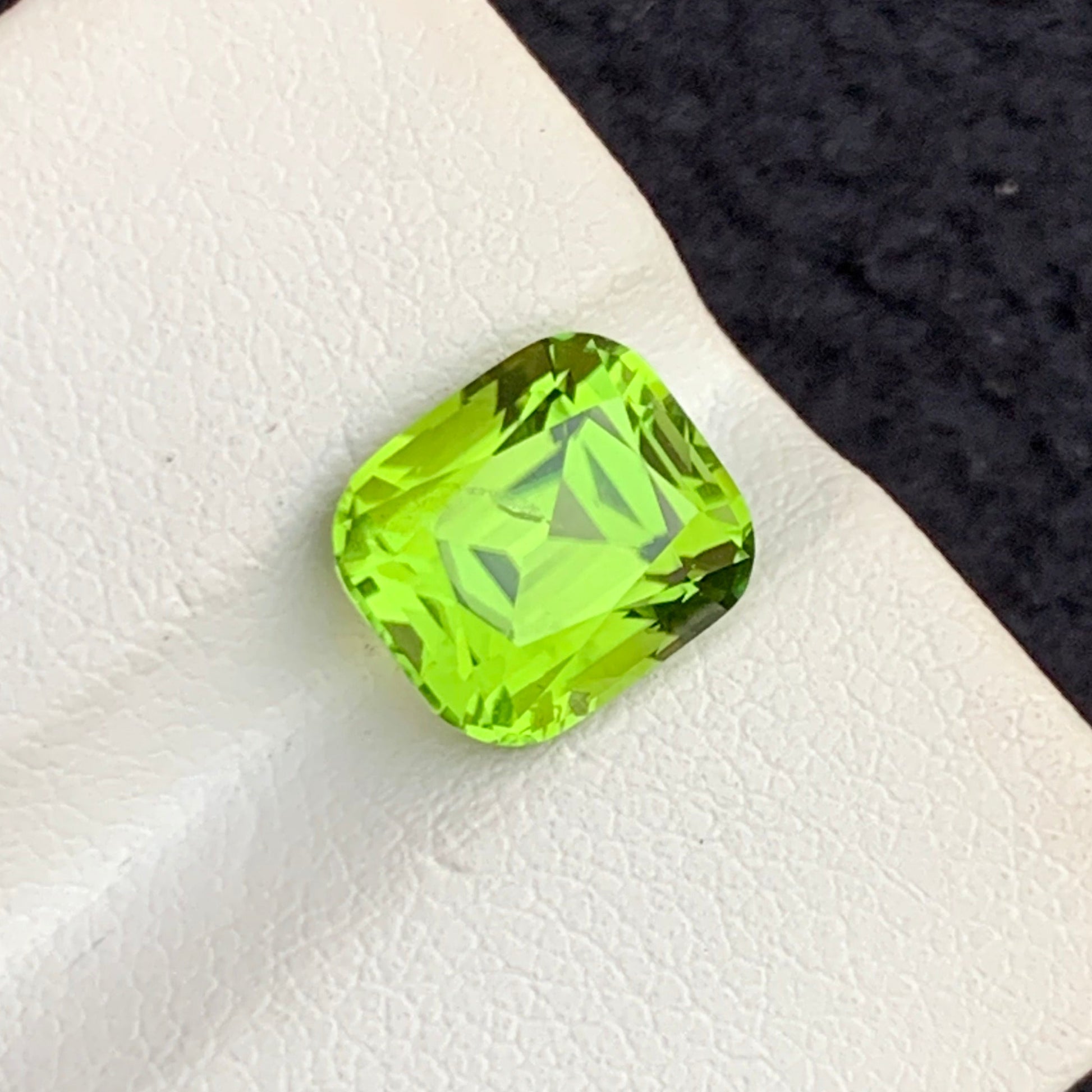 Green peridot gemstone
peridot jewelry
loose green peridot gemstone
