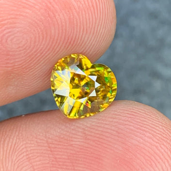 natural sphene titanite gemstone eye clean
heart cut yellow sphene loose gemstone
