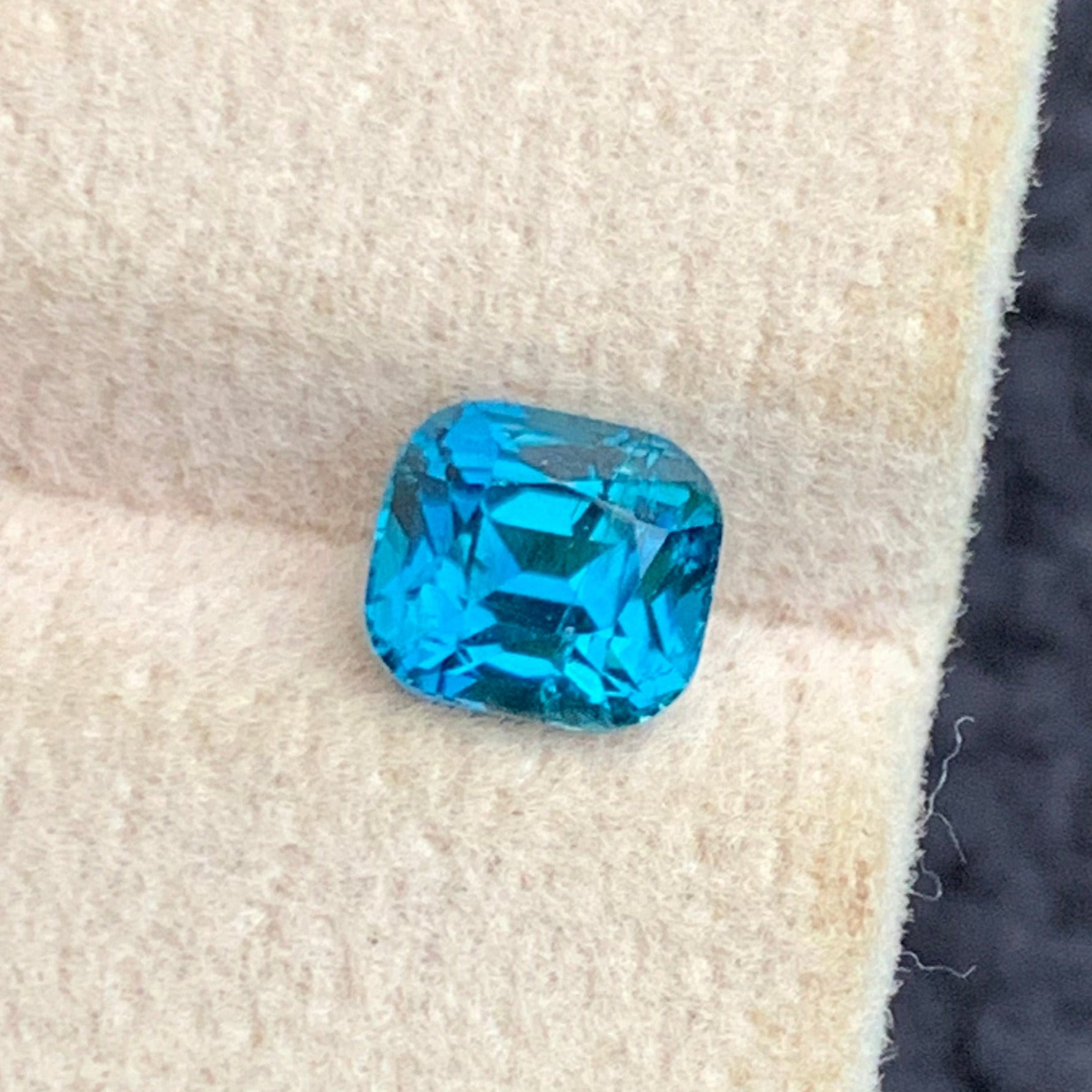Natural untreated vivid blue tourmaline stone
Luxury blue tourmaline gemstone for jewelry