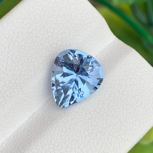 Vivid Blue Aquamarine Gemstone - Pear Cut 3.25 Carats: A Stunning Ocean-Inspired Jewel