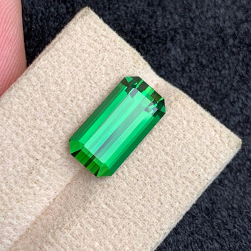 Vivid Green Tourmaline ring
Vivid Green Tourmaline pendant
Luxury vivid green tourmaline gemstone for rings and pendants
Natural untreated Afghan green tourmaline emerald cut stone
