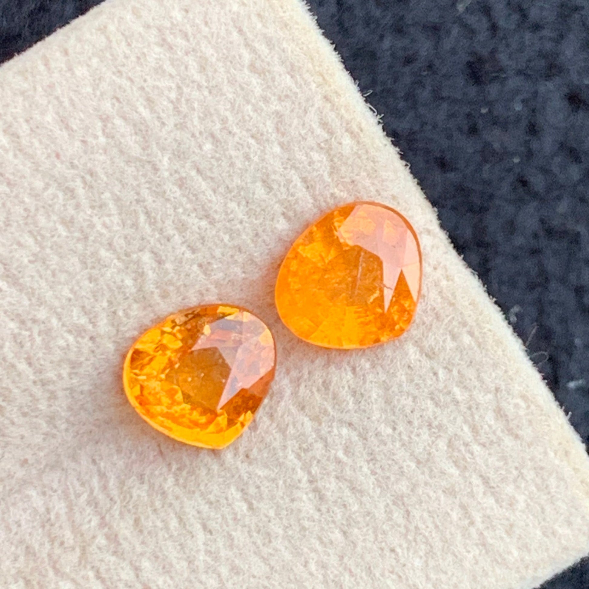 Hessonite Garnet Earring
vvs clarity spessartite garnet

onestep gems garnet pair
