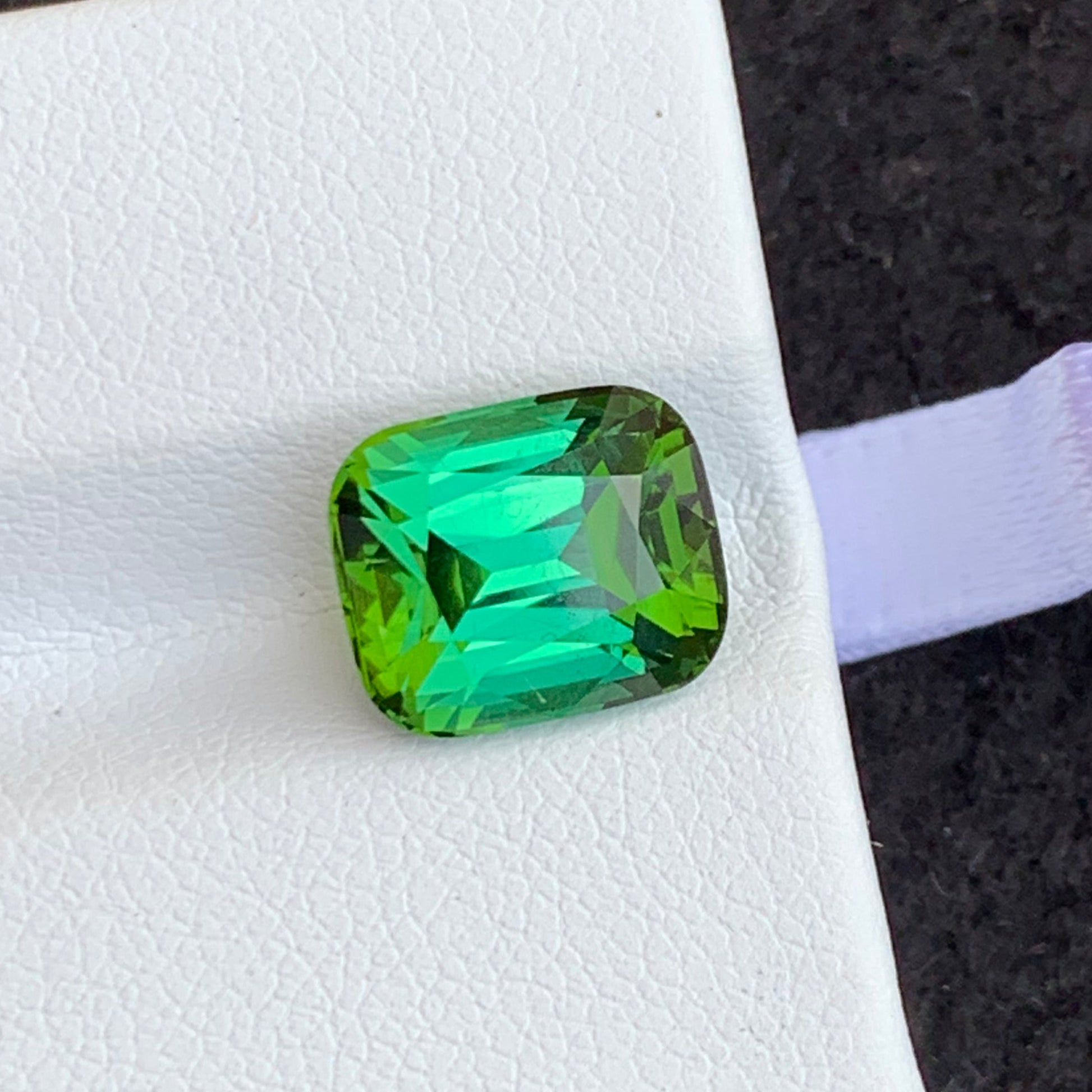 Yellow green tourmaline
natural green tourmaline from Afghanistan

untreated tourmaline gemstone

eye clean tourmaline stone